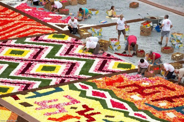 سجادة الزهور في بروكسيل – سجادة من 700000 زهرة