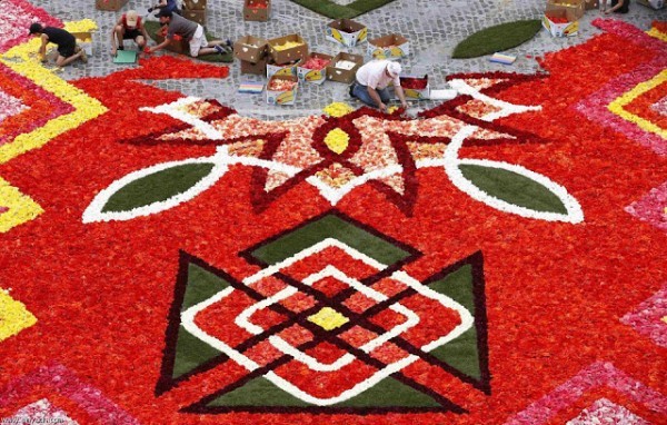 سجادة الزهور في بروكسيل – سجادة من 700000 زهرة