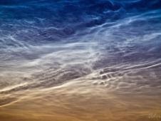 الغبار النيزكي يضئ السماء في الليل