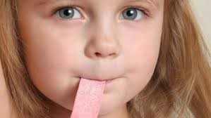 ماهي فوائد مضغ العلكة لصحة و نظافة الفم