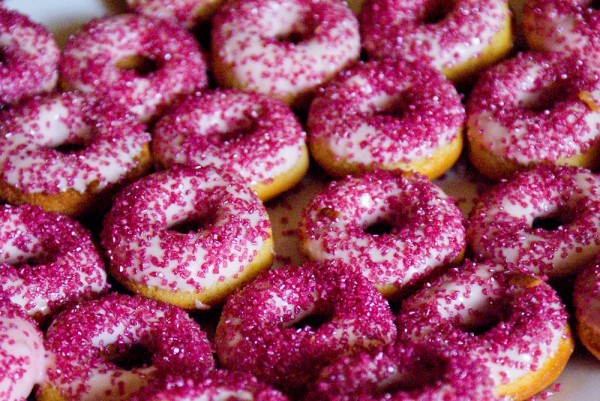 بالصور طريقة عمل الدونات بجوز الهند اللذيذ