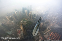 مجانين يتسلقون ثاني أطول برج في العالم مجانين يتسلقون ثاني أطول برج في العالم