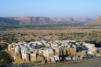 مدينة رائعه وسط الصحراء شُيدت بابسط الإمكانيات و أول ناطحات سحاب بالعالم – مدينة شبام اليمنية