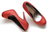 بخطوات بسيطة : كيفية تجديد حذاء قديم ومهمل لجديد ولامع