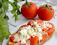 طريقة عمل الخبز المحمص بالصور مع اضافة الطماطم على الطريقة الاسبانية طريقة عمل الخبز المحمص بالصور مع اضافة الطماطم على الطريقة الاسبانية