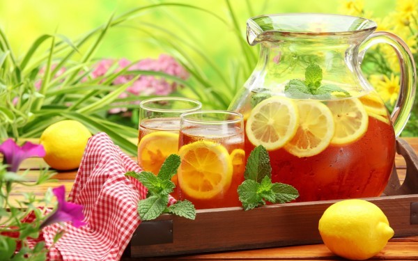 طريقة عمل الشاي المثلج بالصور بأنواع و أطعمة مختلفة طريقة عمل الشاي المثلج بالصور بأنواع و أطعمة مختلفة