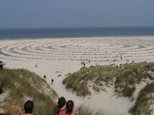 تمدد و تأمل الكون حولك في صمت ، مشروع جديد لأسلوب حياة أفضل