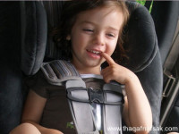 10 أخطاء شائعة عند استخدام مقعد الطفل بالسيارة