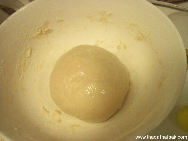 طريقة عمل البيتزا بالسوسيس