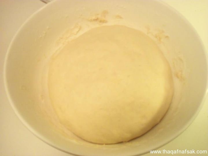 طريقة عمل البيتزا بالسوسيس