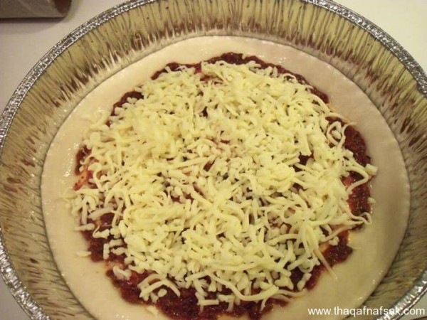 طريقة عمل البيتزا بالسوسيس