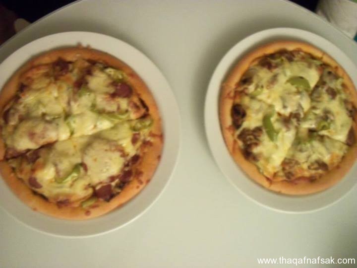 طريقة عمل البيتزا بالسوسيس