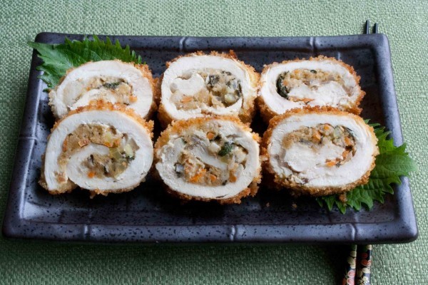 بالصور طريقة عمل رول الدجاج المحشي باللحم المفروم بالصور طريقة عمل رول الدجاج المحشي باللحم المفروم