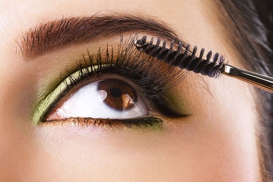 المكياج المناسب للعيون البنية بالصور طريقة وضع مكياج العيون البنية