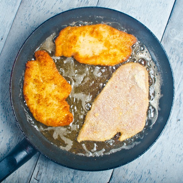 تعلم طريقة قلي الدجاج الصحية و الصحيحة لتضمن صحتك