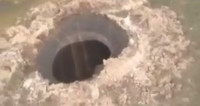 بالفيديو ظهور حفرة غريبة في سيبيريا يقولوا انها نهاية العالم !! بالفيديو ظهور حفرة غريبة في سيبيريا يقولوا انها نهاية العالم !!