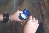 طرق طبيعية لاطالة الرموش بالصور أحدث و أسهل الطرق الطبيعية لتطويل الرموش