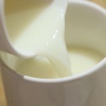 مشروب لذيذ لدفئ الشتاء : طريقة عمل مشروب الشوكولاته البيضاء بالصور