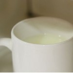 مشروب لذيذ لدفئ الشتاء : طريقة عمل مشروب الشوكولاته البيضاء بالصور