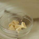 مشروب لذيذ لدفئ الشتاء : طريقة عمل مشروب الشوكولاته البيضاء بالصور