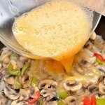 استمتعوا مع طريقة عمل الاومليت بالجبن والخضار بالصور والخطوات