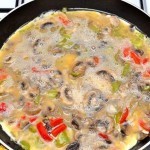 استمتعوا مع طريقة عمل الاومليت بالجبن والخضار بالصور والخطوات