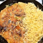 استمتعوا مع طريقة عمل الاومليت بالجبن والخضار بالصور والخطوات