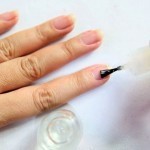 بالصور زيني أظافرك مع طريقة رسم الأظافر على شكل فراولة بالصور زيني أظافرك مع طريقة رسم الأظافر على شكل فراولة