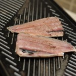 بالصور تعلمي تحضيري السمك المشوي بوصفته الأصلية اللذيذه