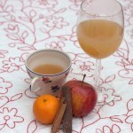 بالصور تحضير مشروب التفاح بالقرفة لزيادة الدفئ في الشتاء