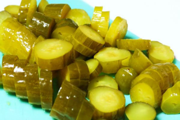 طريقة جديدة لعمل الخيار المخلل بشكل مختلف وطعم ألذ طريقة جديدة لعمل الخيار المخلل بشكل مختلف وطعم ألذ