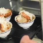 بالصوري حضري شوربة البصل الفرنسية والتوست المحمص بالجبنة