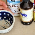 عمل زبدة الكاكاو بجوز الهند لتنعيم الشفاه في البيت عمل زبدة الكاكاو بجوز الهند لتنعيم الشفاه في البيت