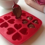 أسرع طريقة لعمل قلوب الشوكولاته أسرع طريقة لعمل قلوب الشوكولاته