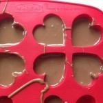 أسرع طريقة لعمل قلوب الشوكولاته أسرع طريقة لعمل قلوب الشوكولاته