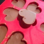 أسرع طريقة لعمل قلوب الشوكولاته أسرع طريقة لعمل قلوب الشوكولاته