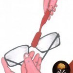 كيف تقوم بتنظيف عدسة النظارة الطبية بشكل صحيح ؟