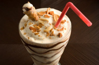 بالصور حضري ميلك شيك الشوكولاتة واستمتعي بالوصفة الألذ مذاقاً