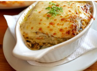 بالصور عمل المكرونة بالبشاميل باللحمة المفرومة لست البيت الشاطرة