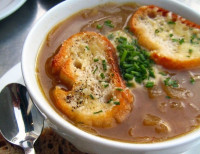 بالصوري حضري شوربة البصل الفرنسية والتوست المحمص بالجبنة