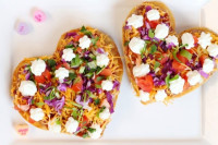 لمحبي الوصفات الرومانسية قلوب رقائق التورتيلا للفلانتين بالصور