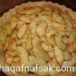 المكونات وطريقة عمل فطيرة التفاح بالكراميل بالصور المكونات وطريقة عمل فطيرة التفاح بالكراميل بالصور