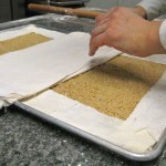 حضري الجلاش الحلو بالمكسرات وأستمتعي بحلوى شهية