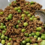 بالصور عمل السمبوسة باللحمة المفرومة بالصور عمل السمبوسة باللحمة المفرومة
