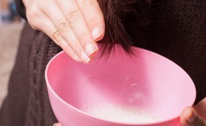 بالصور حضري ماسك البيض وزيت الزيتون للشعر بالصور حضري ماسك البيض وزيت الزيتون للشعر