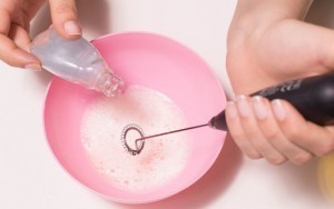 بالصور حضري ماسك البيض وزيت الزيتون للشعر بالصور حضري ماسك البيض وزيت الزيتون للشعر