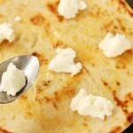 بالصور وصفة بيتزا بالطماطم والجبن الريكوتا