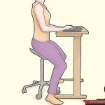 طريقة الجلوس الصحية أمام الكمبيوتر بالصور لتتجنب آلام الجسم