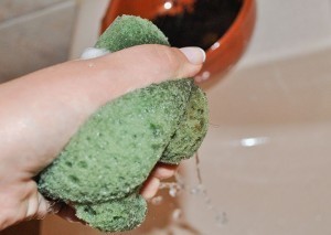 بالصور مقشر القهوة لتقشير وتنعيم الجسم بالصور مقشر القهوة لتقشير وتنعيم الجسم