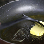 حضري الكبدة بتتبيلة الدقيق والبصل